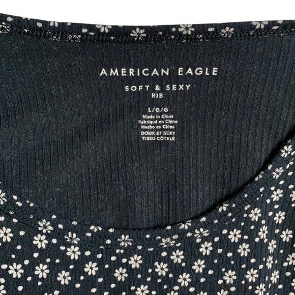 AMERICAN EAGLE Women's Size Large Cropped Top Soft & Sexy Rib Black Floral AOP - Picture 2 of 8